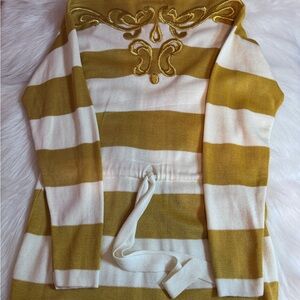 Vintage Women’s JH Collectibles 30 + years Gold and White Sweater